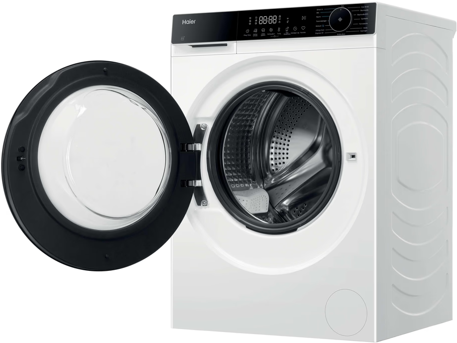 Weiße Haier Waschmaschine mit geöffneter schwarzer Tür und Trommel sichtbar.