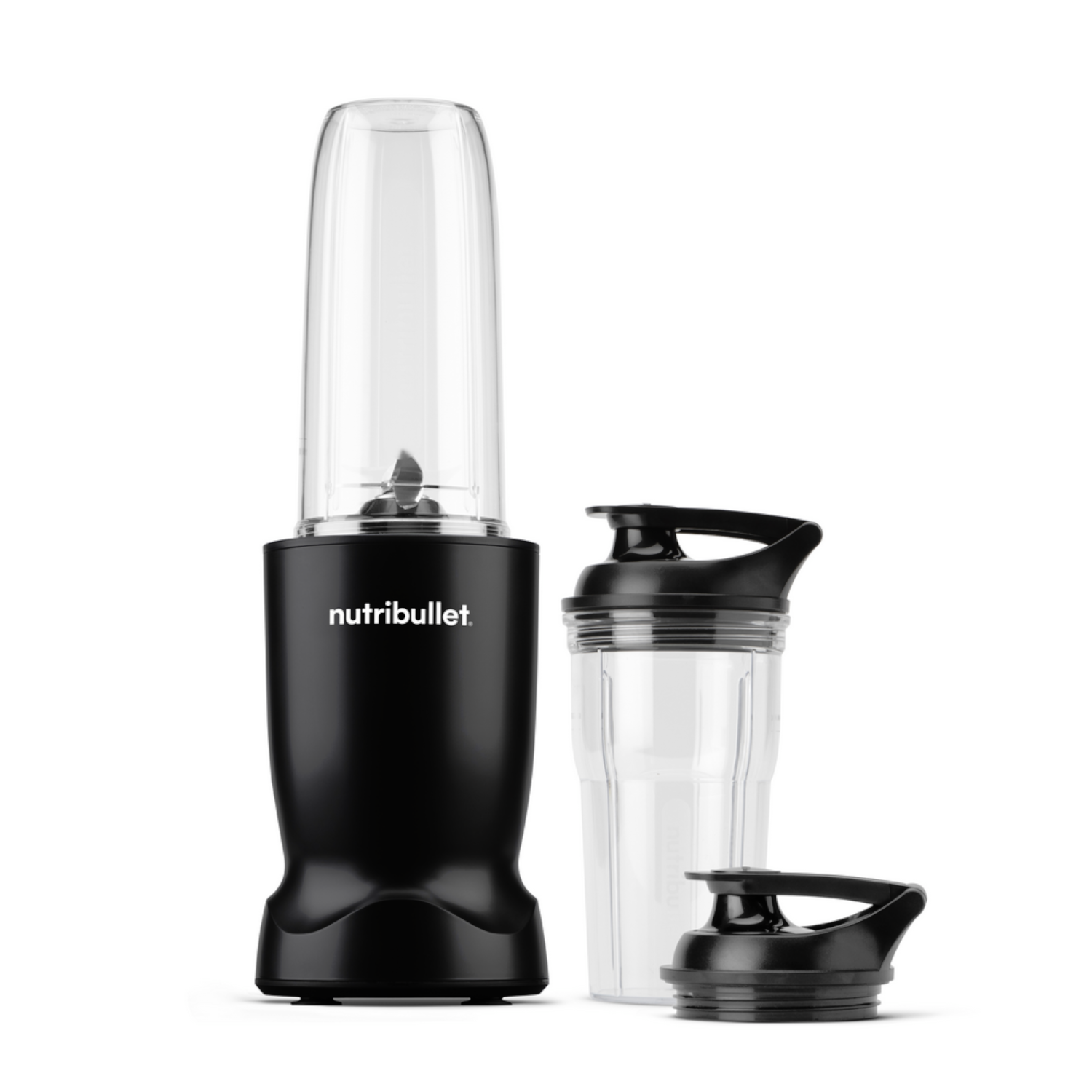 Una base de licuadora Nutribullet negra con vaso de cristal, vaso y tapa.