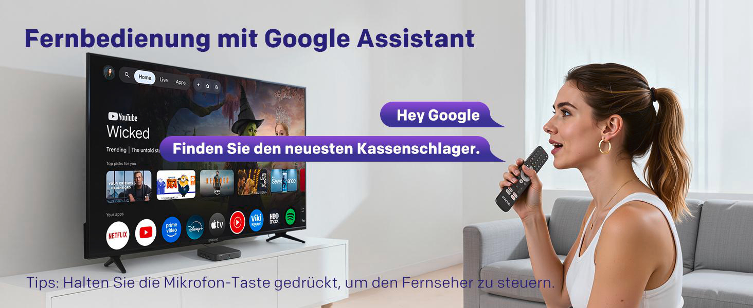 Frau spricht mit Fernbedienung, TV zeigt YouTube-Menü mit Filmen.