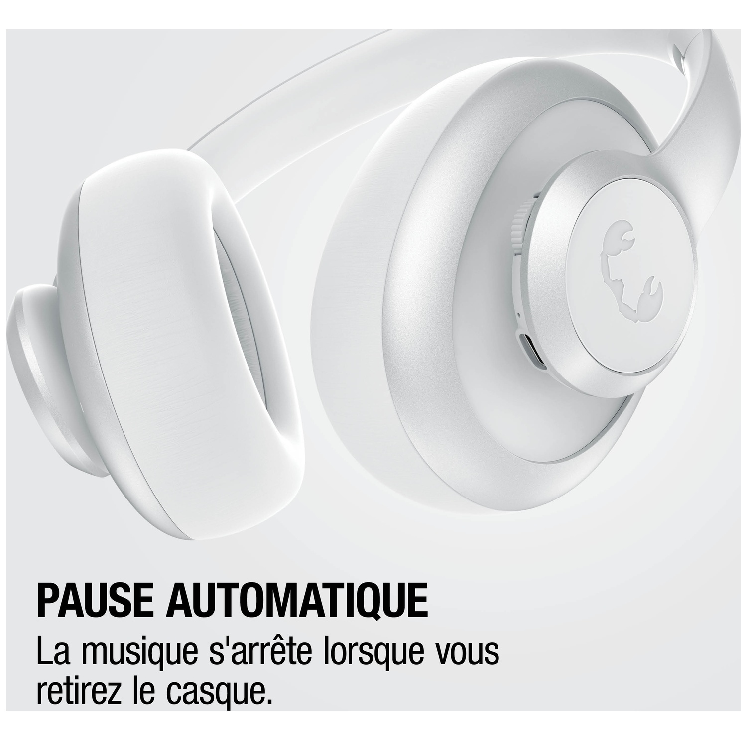 Casque blanc avec logo scorpion. La musique s'arrête si le casque est retiré.