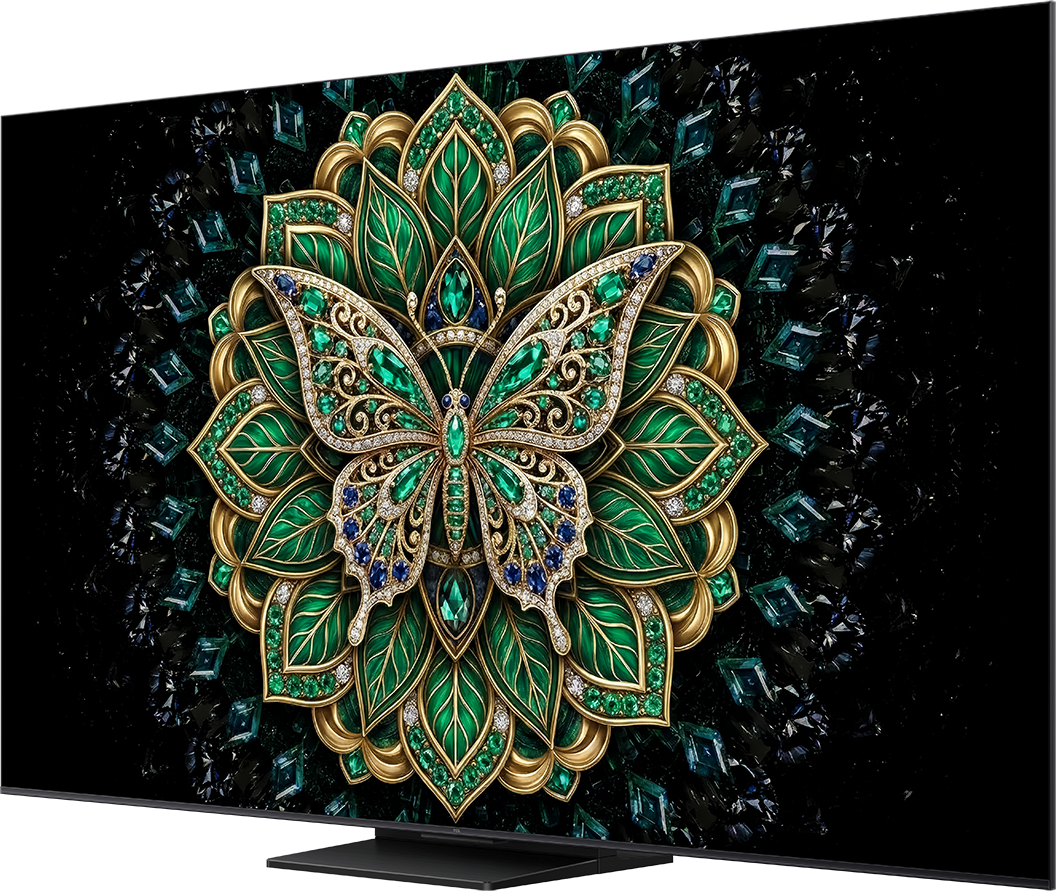 Egy díszes pillangó zöld és arany mandala formán, fekete háttér előtt.