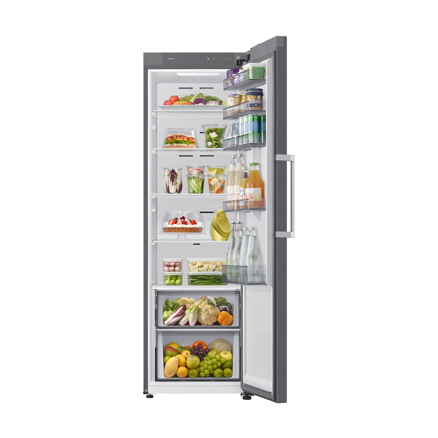 Refrigerador abierto con estantes y cajones llenos de frutas, verduras y bebidas.