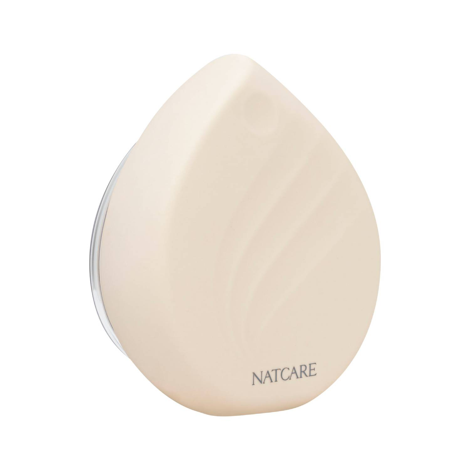 Objeto beige en forma de lágrima con ranuras y el texto NATCARE.