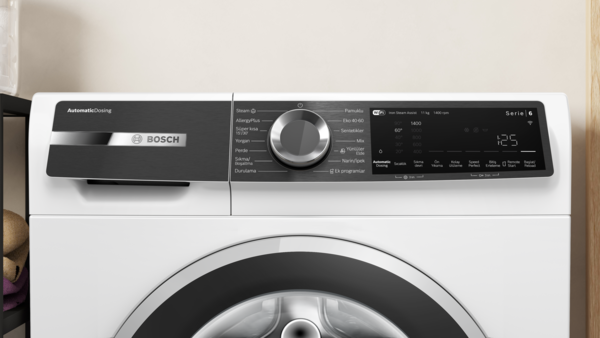 Düğmeli ve dijital ekranlı beyaz Bosch çamaşır makinesi kontrol paneli.