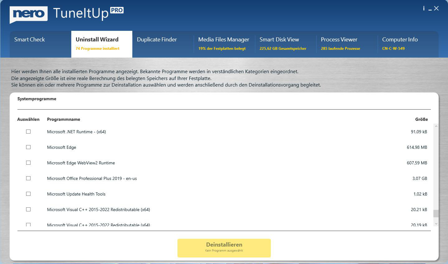 Nero TuneItUp Pro zeigt installierte Programme an, mit Optionen zur Deinstallation.