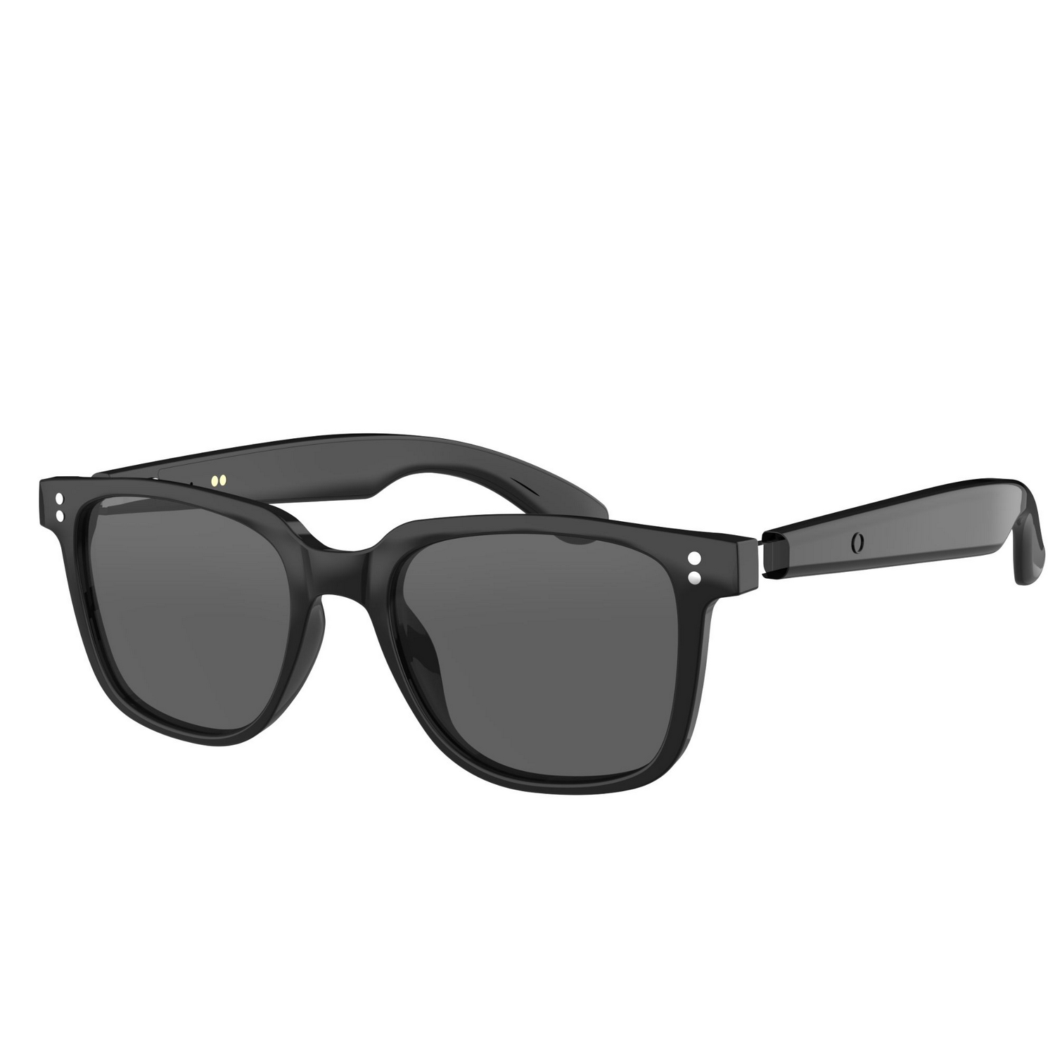 Gafas de sol negras con lentes oscuras y detalles plateados.