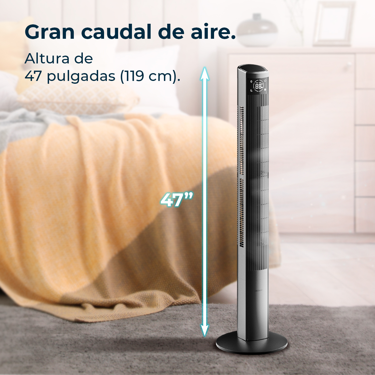 Un elegante ventilador de torre negro junto a una cama. Mide 47 pulgadas.