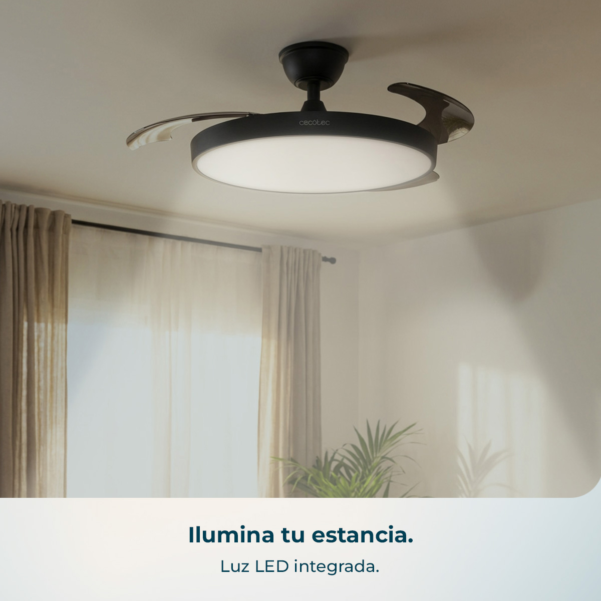 Moderna lámpara ventilador de techo con aspas retráctiles y luz LED.