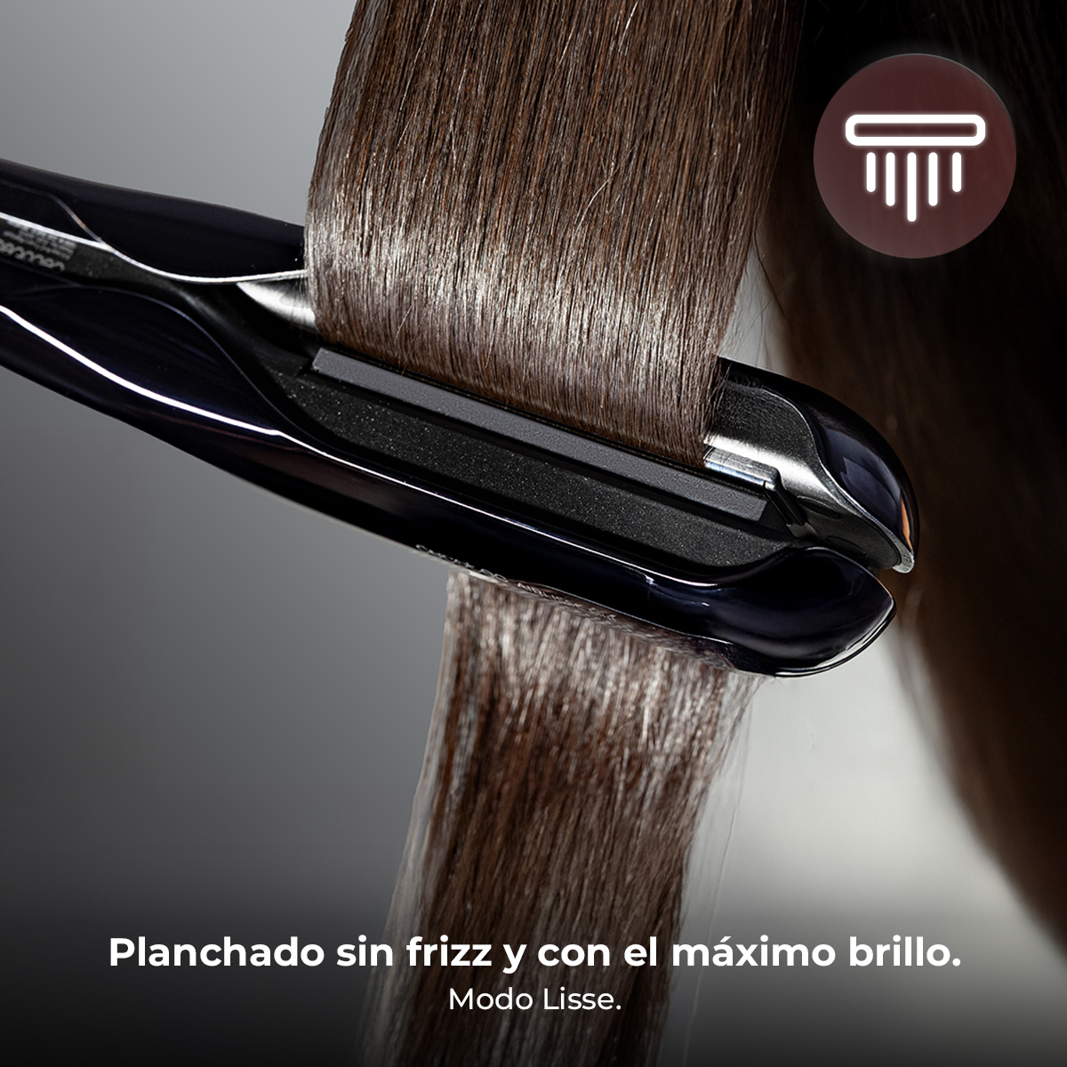 Plancha de pelo alisando cabello castaño liso y brillante. Un icono muestra vapor.