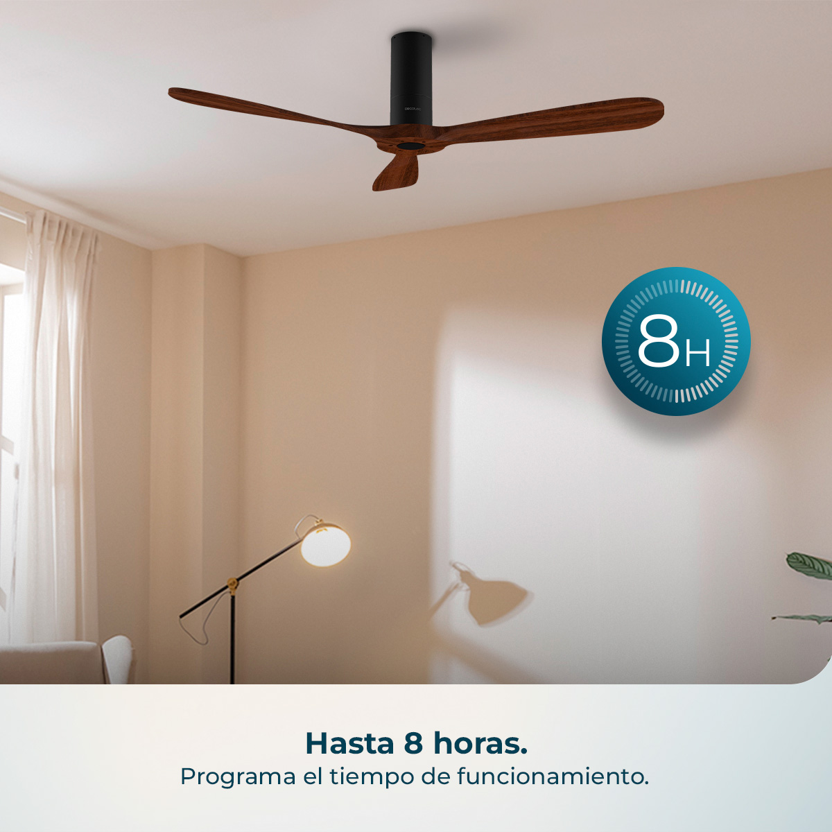 Ventilador de techo con aspas de madera, lámpara e icono de temporizador 8h.