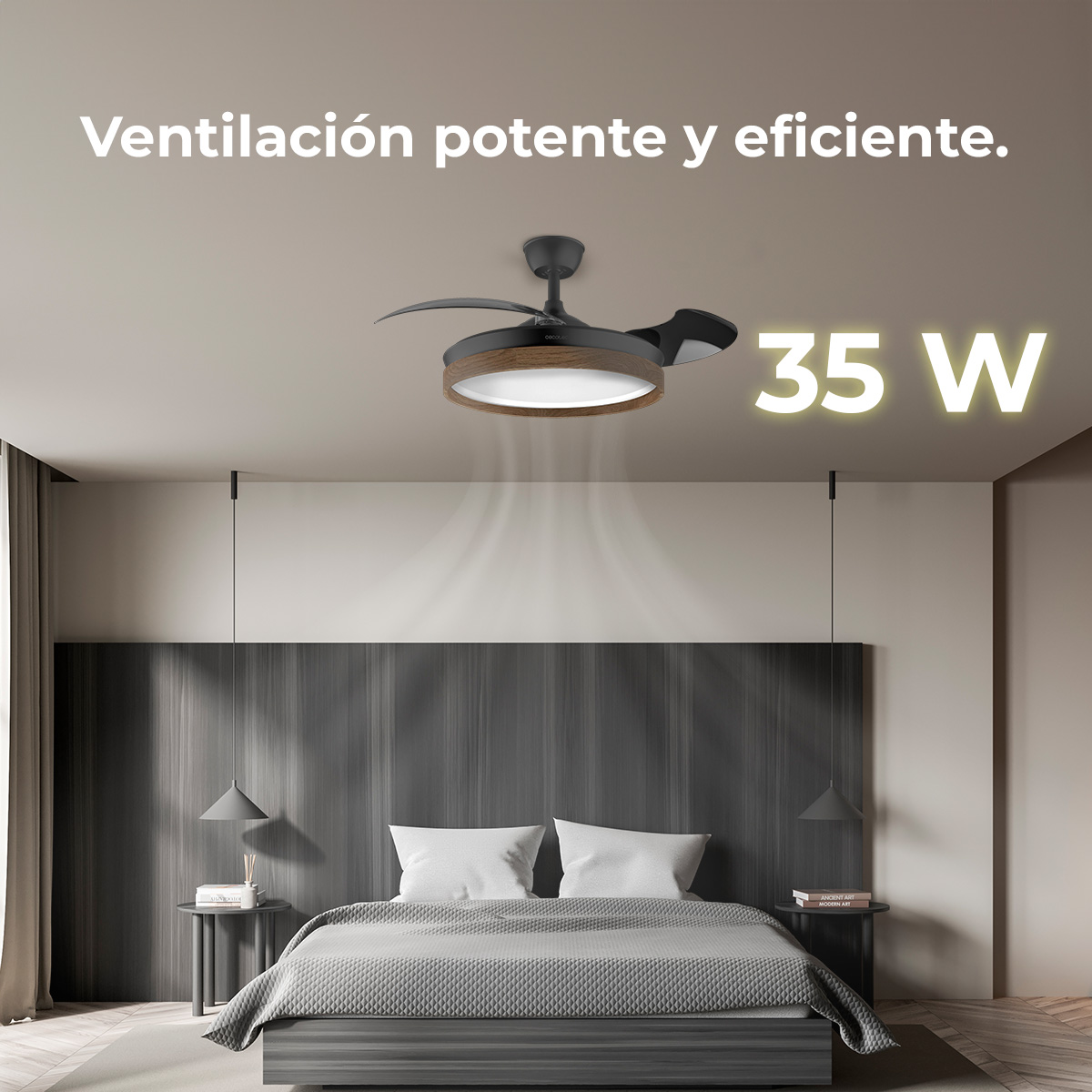 Un ventilador de techo moderno con luz sobre una cama en un dormitorio. 35 W.