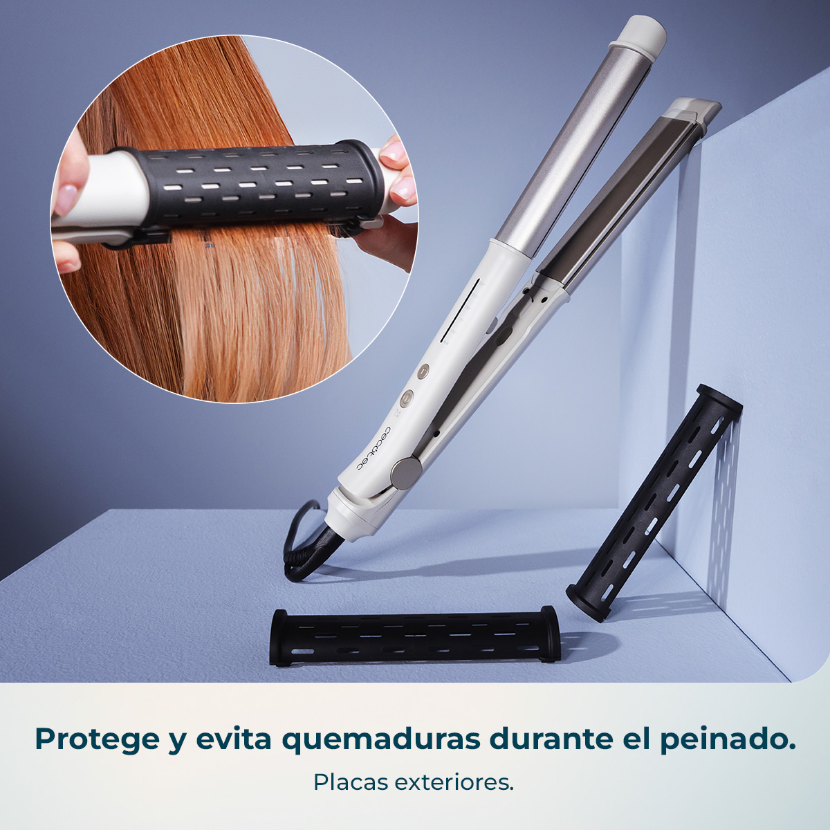 Plancha de pelo con accesorios protectores de calor en fondo azul.