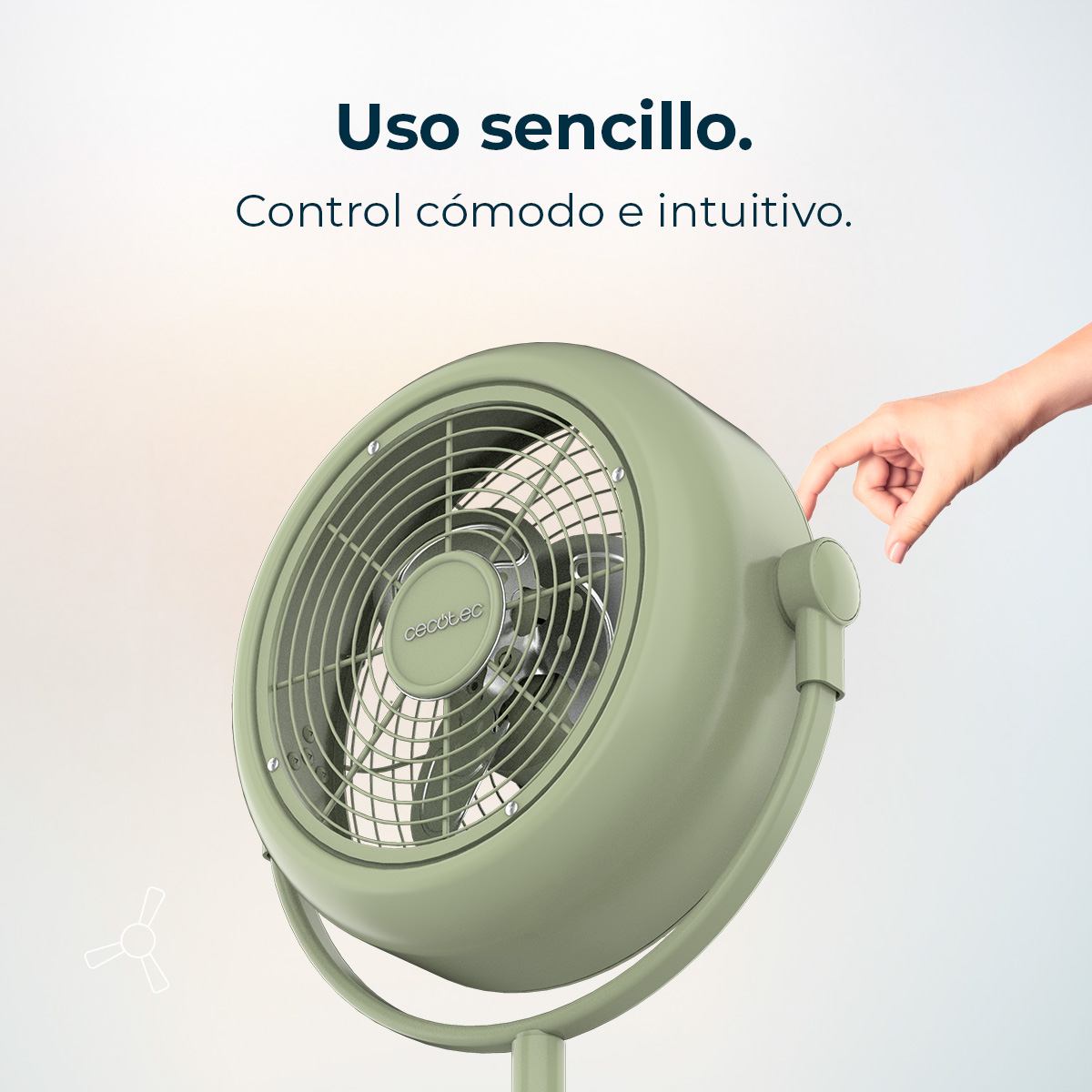 Una mano ajusta un ventilador verde claro. Texto: Uso sencillo. Control cómodo.