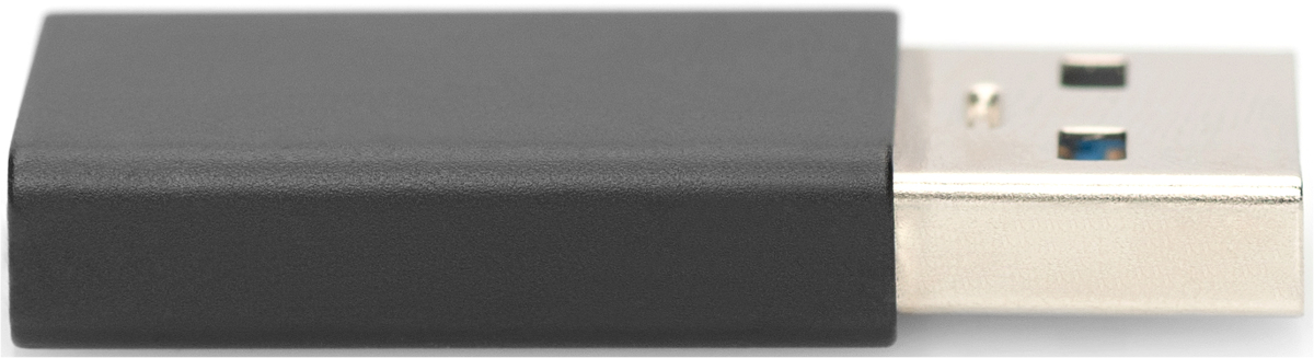 Schwarzer USB-Adapter mit Metallstecker.