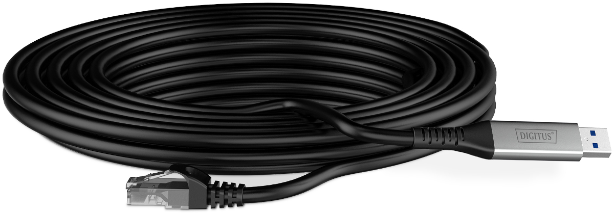 Schwarzes USB-Kabel mit Ethernet-Stecker, aufgerollt auf weißem Hintergrund.