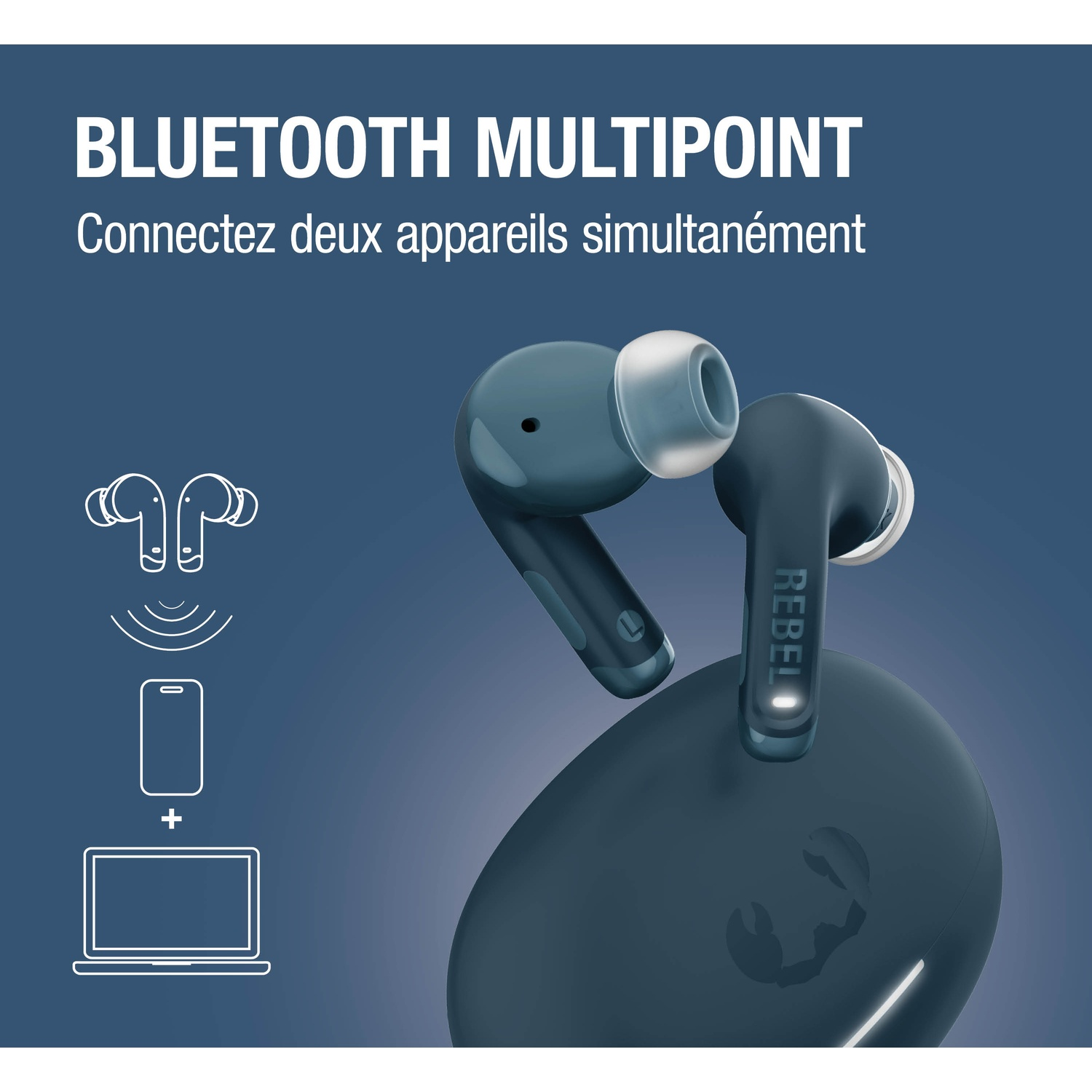 Écouteurs sans fil avec étui de chargement, connectés à un téléphone et un ordinateur.