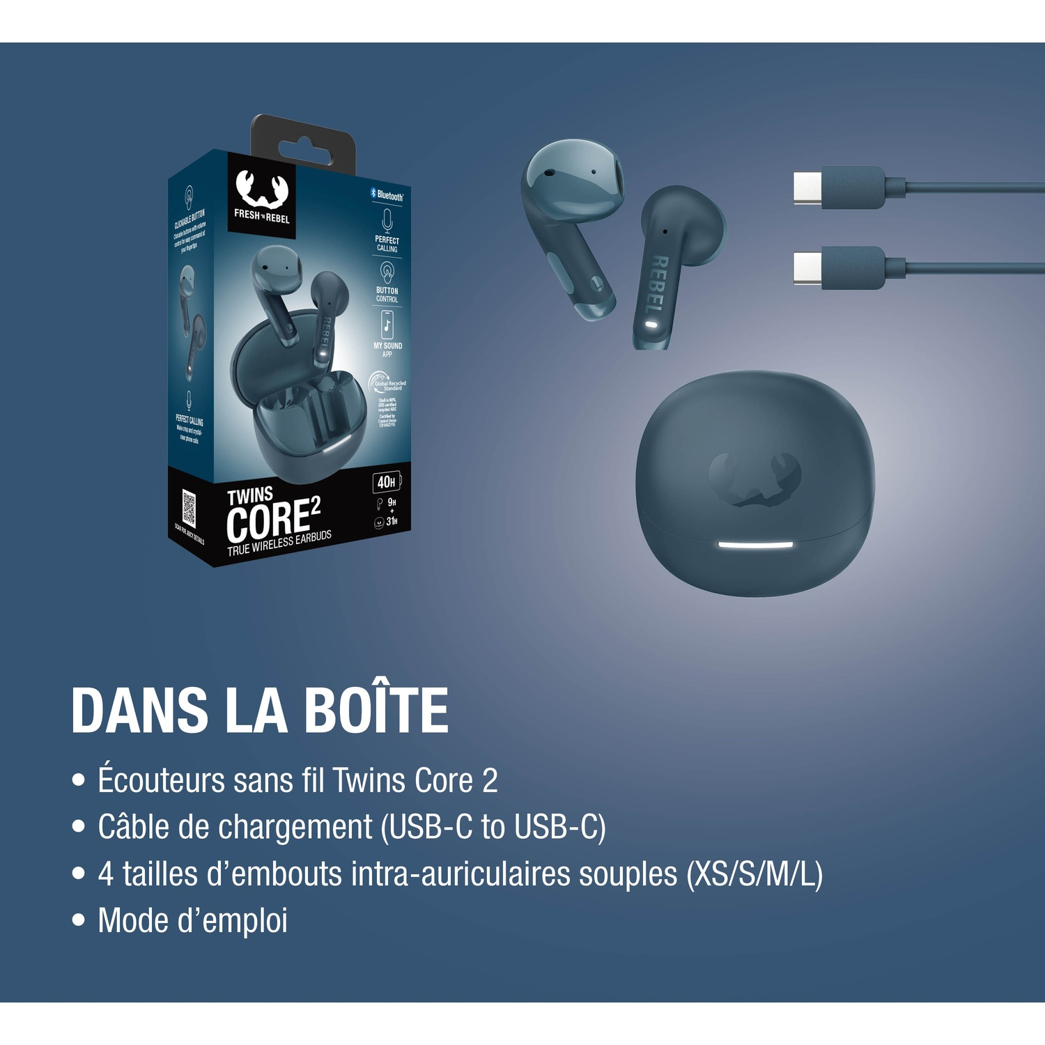 Écouteurs bleus et étui de chargement avec câbles à proximité.