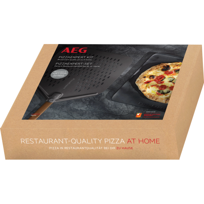 AEG PizzaExpert készlet pizzaszedővel és pizzasütő kővel, valamint sült pizzával.