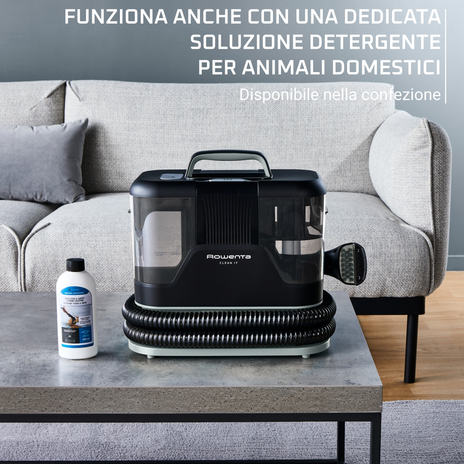 Pulitore tappeti Rowenta su tavolo con soluzione per animali e divano.