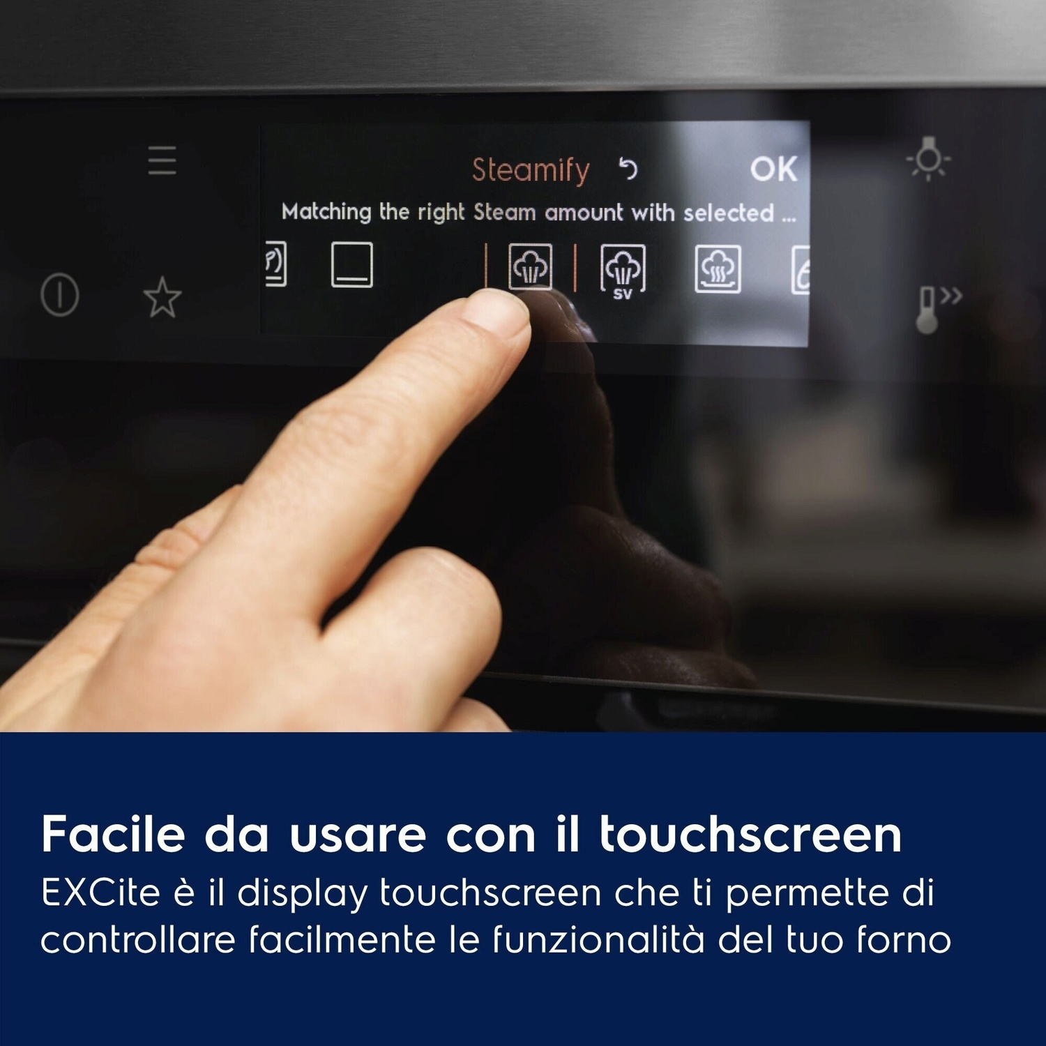 Un dito tocca il display di un forno che mostra opzioni di vapore.