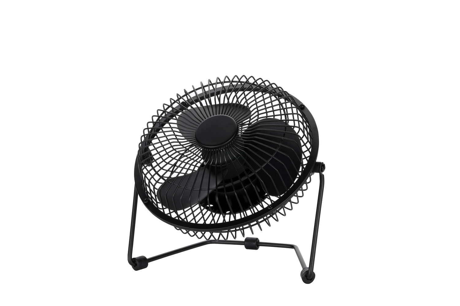 Un pequeño ventilador de escritorio negro con rejilla metálica y tres aspas.