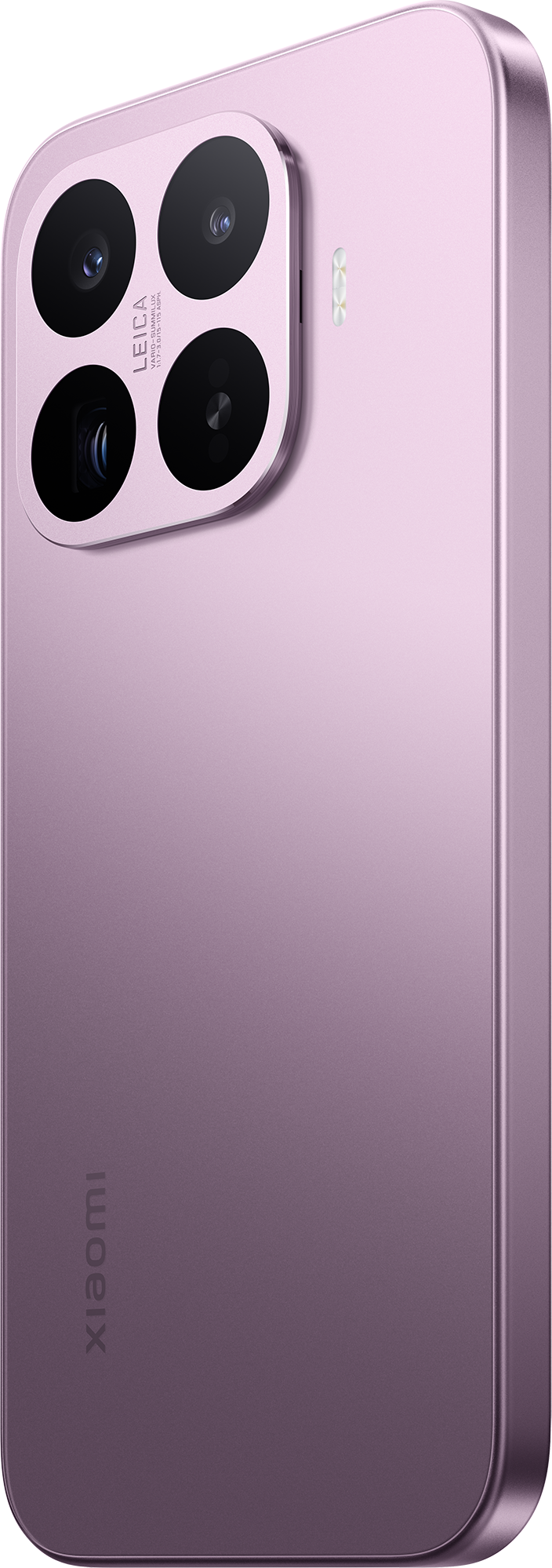 Egy rózsaszín Xiaomi telefon hátlapja, Leica márkájú háromszoros kamerával.