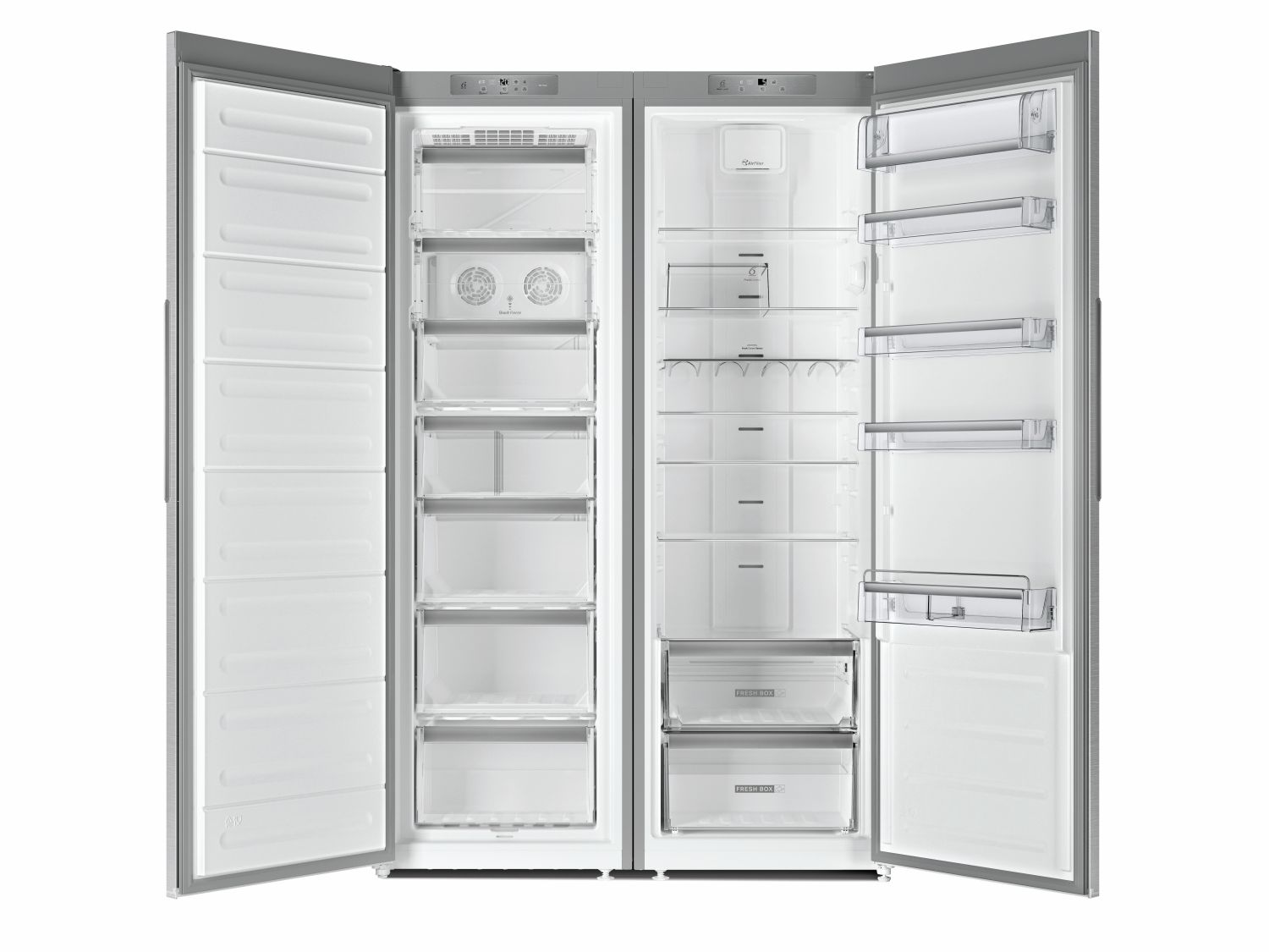 Un refrigerador plateado con dos puertas abiertas, lleno de estantes y cajones.
