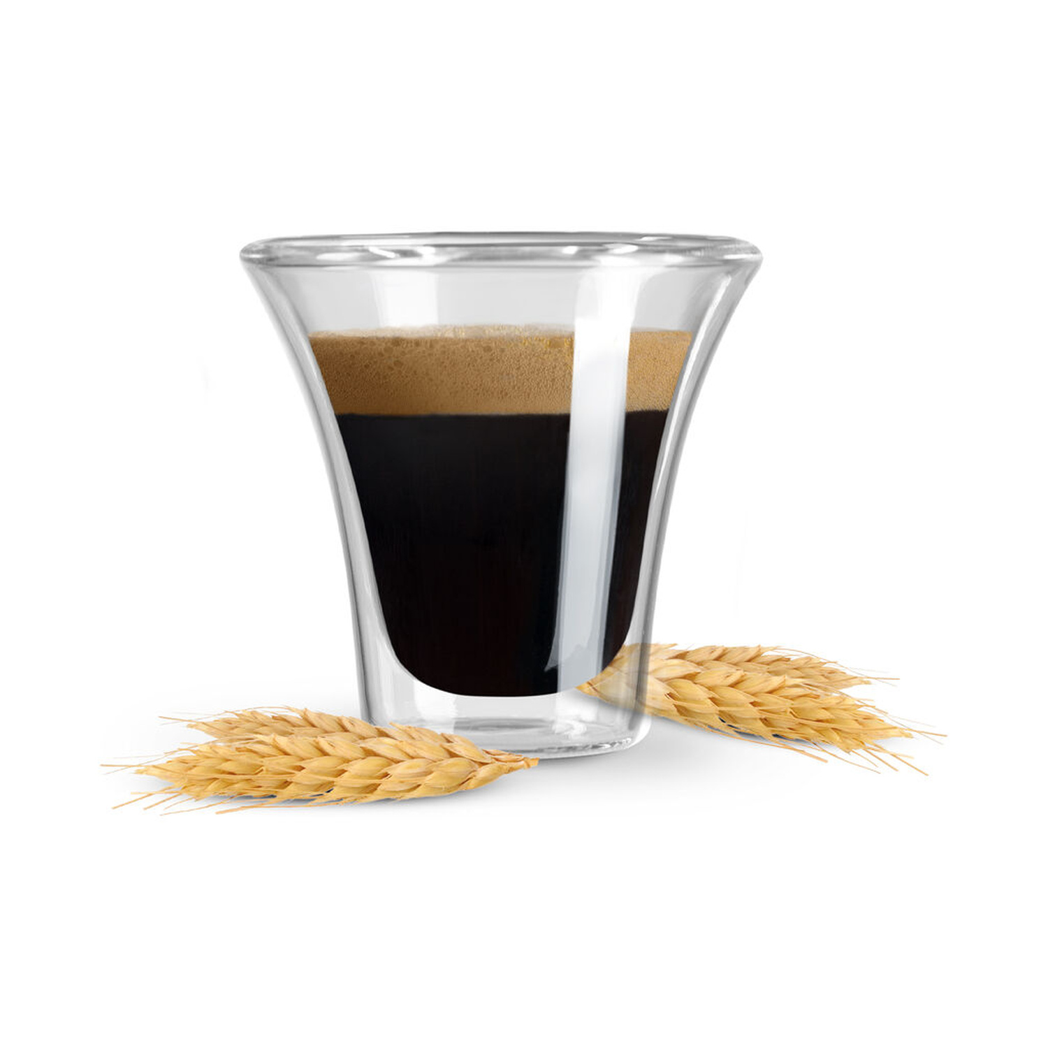 Un bicchiere di birra scura con schiuma e tre spighe su sfondo bianco.