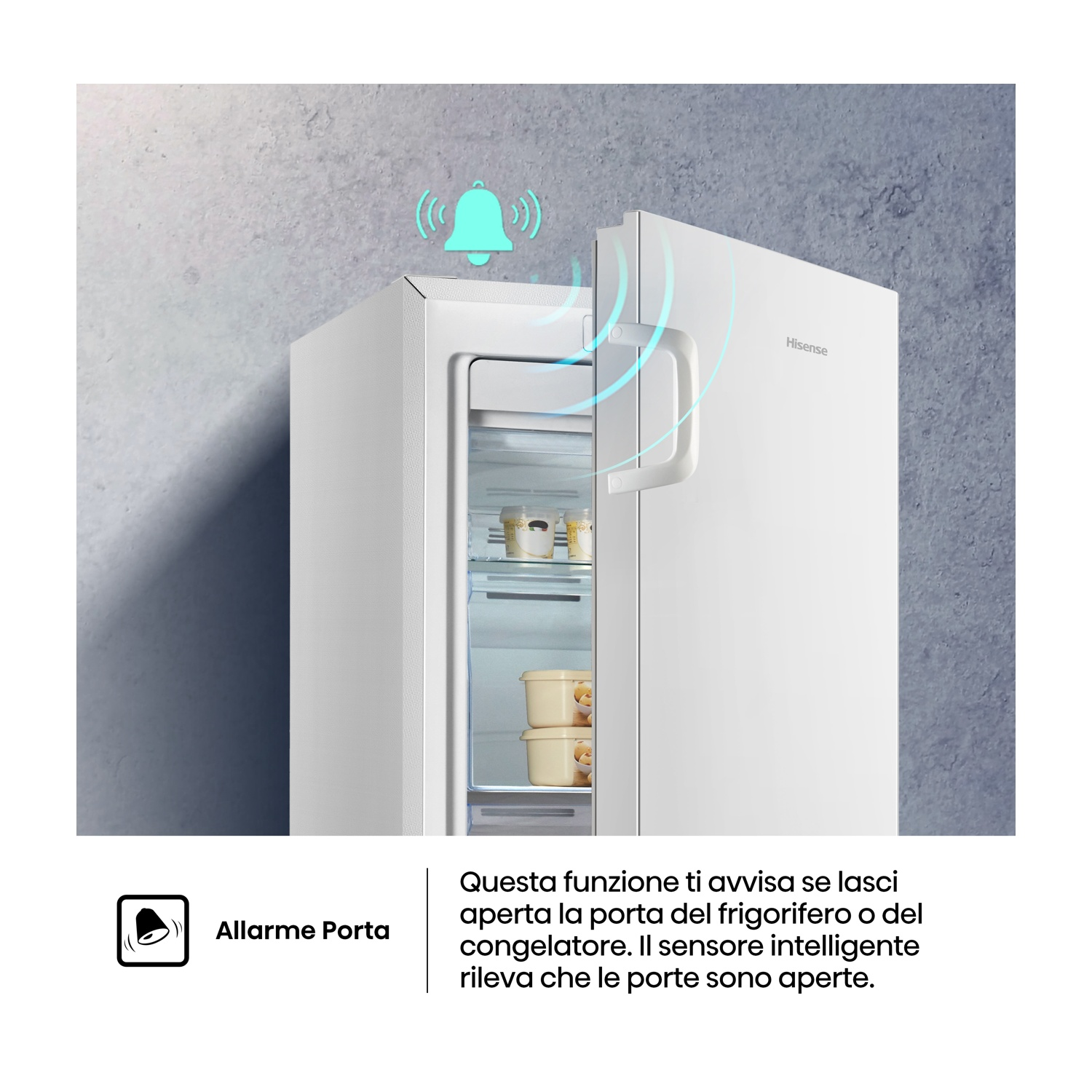 Un frigorifero Hisense bianco con la porta socchiusa e un'icona di allarme.
