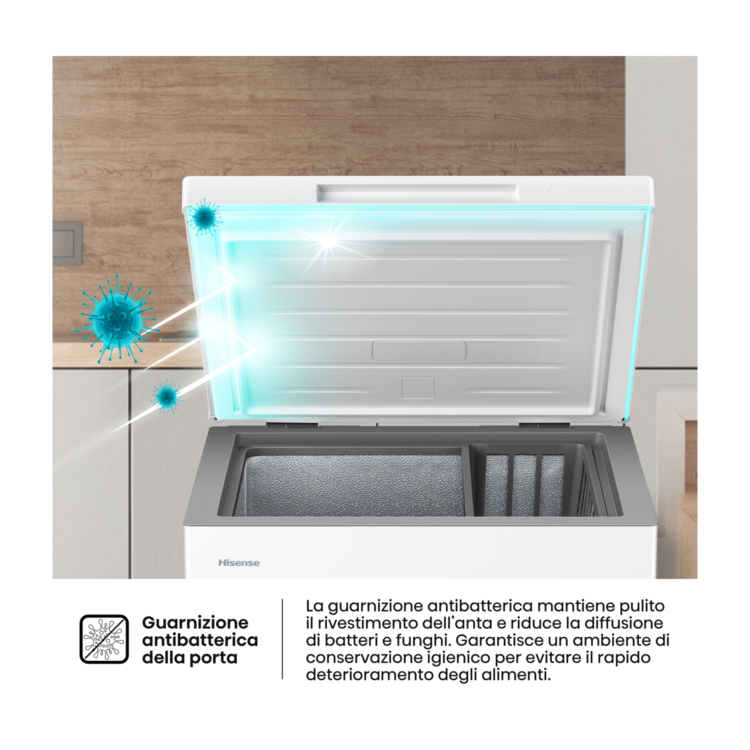 Congelatore Hisense bianco con porta aperta, con icone antibatteriche.