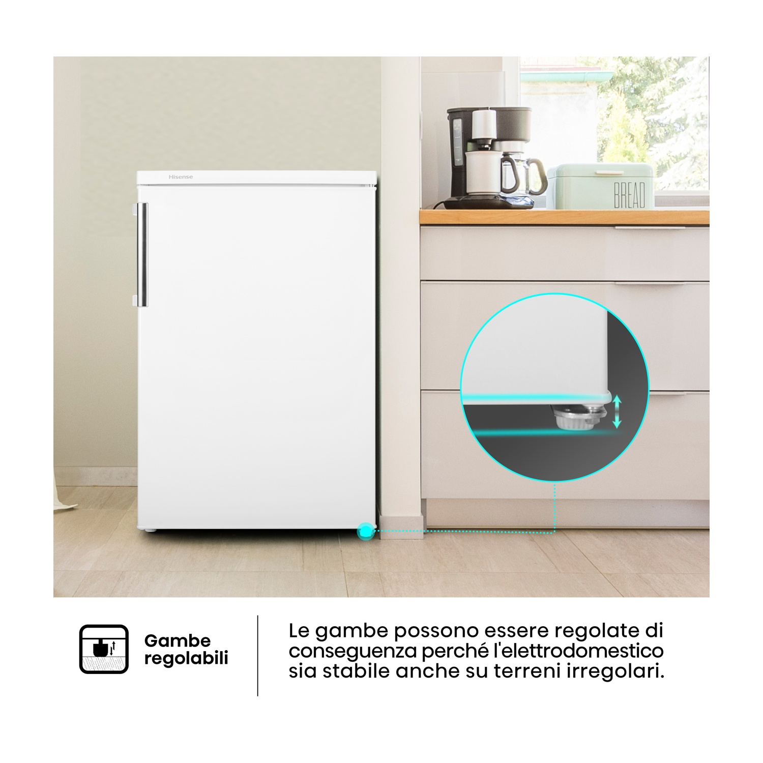 Un frigorifero Hisense bianco in una cucina con macchina da caffè e portapane.