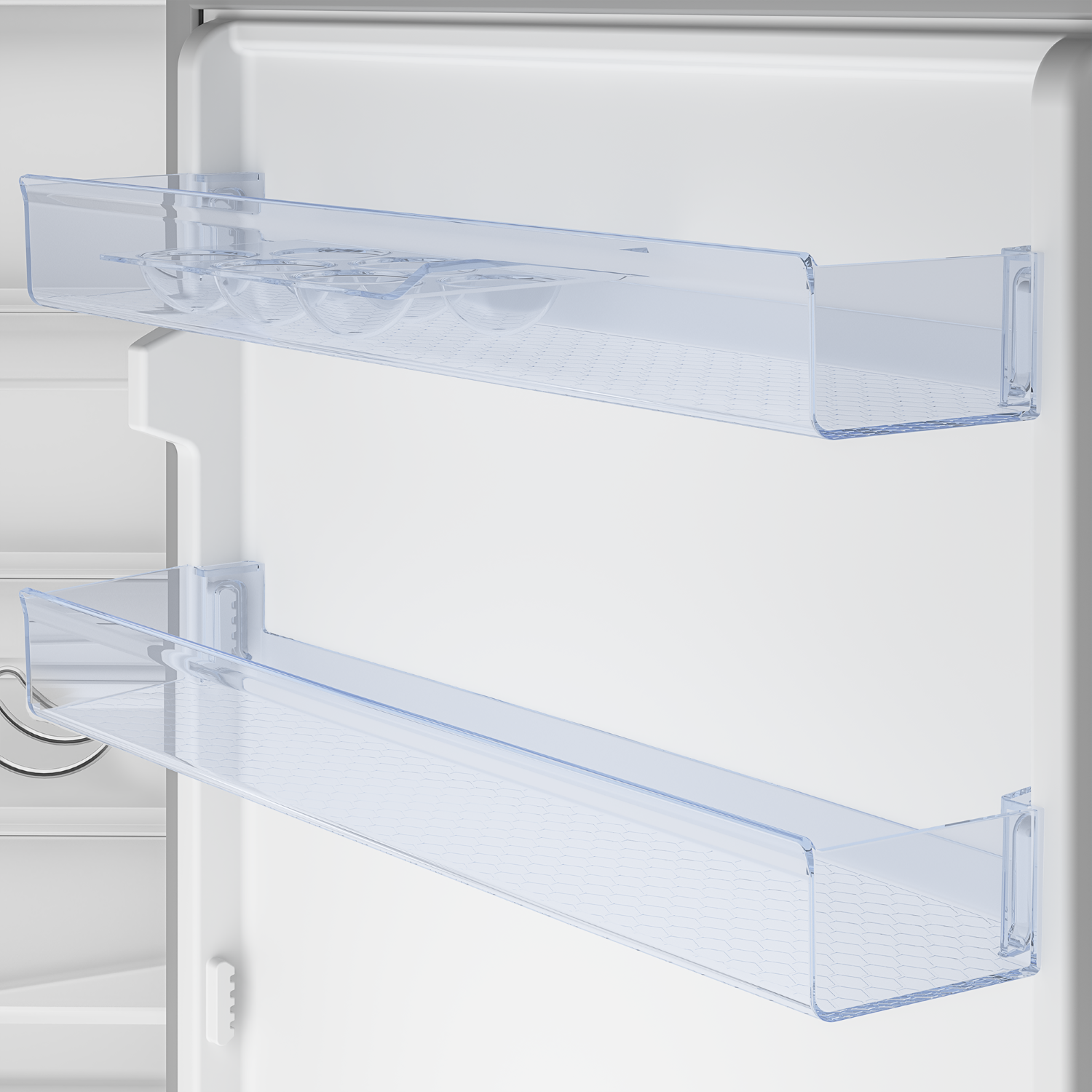 Dos estantes transparentes de refrigerador con soportes para huevos y ranuras.