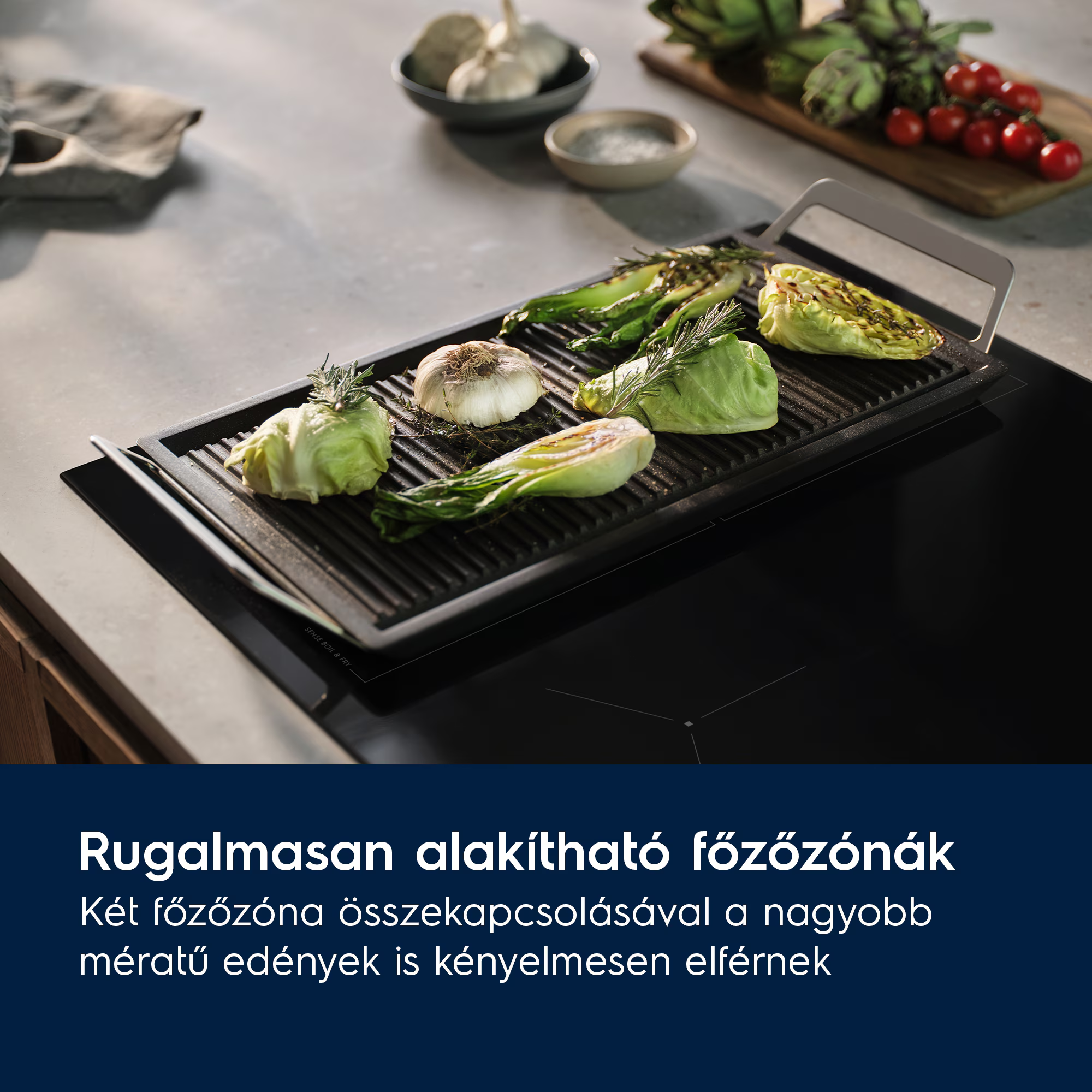Zöldségek grillezve egy grillserpenyőn az indukciós főzőlapon.