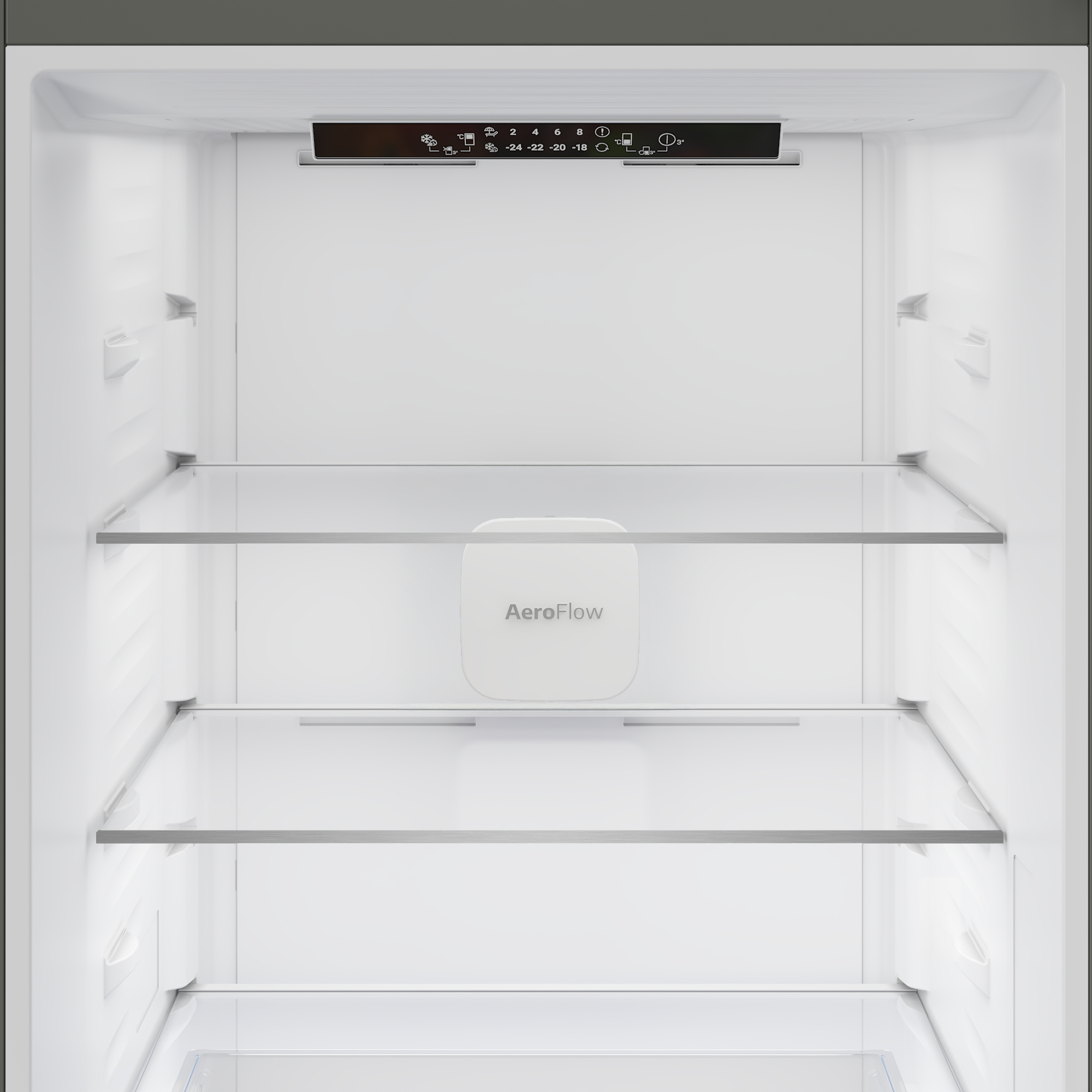 Ein leerer Kühlschrank mit Glasböden und einem AeroFlow-Gerät.