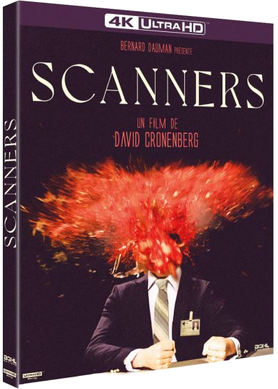 Un homme en costume avec une tête qui explose, titre du film SCANNERS.