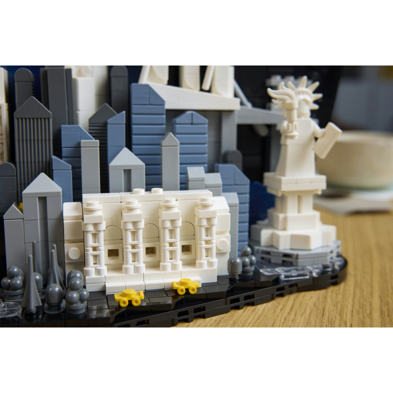 Modello Lego della Statua della Libertà e dello skyline di New York.