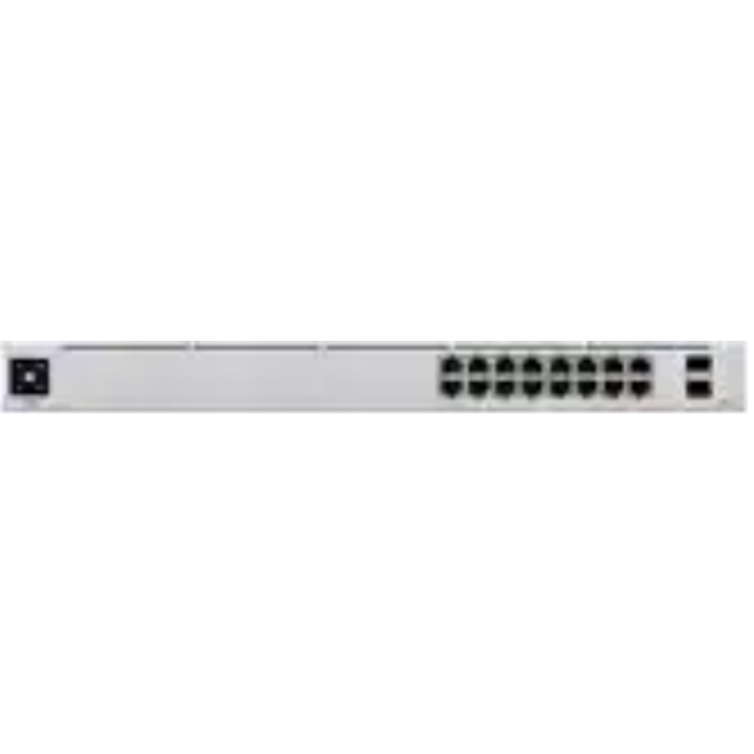 Un switch réseau argenté à 24 ports et une prise d'alimentation.