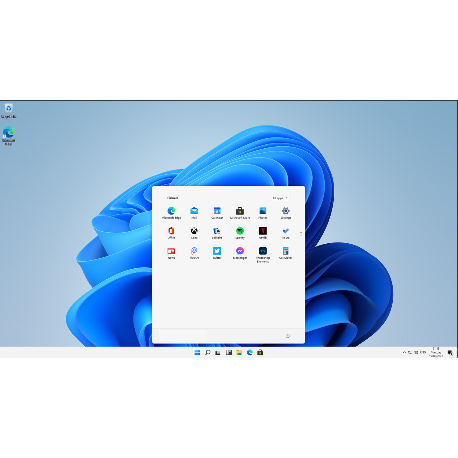 Desktop Windows 11 con sfondo blu e menu start aperto.
