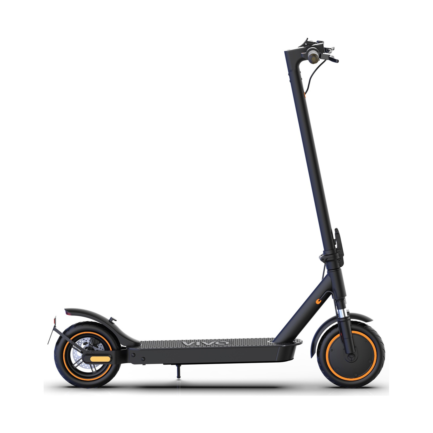 Uno scooter elettrico nero con accenti arancioni su sfondo bianco.