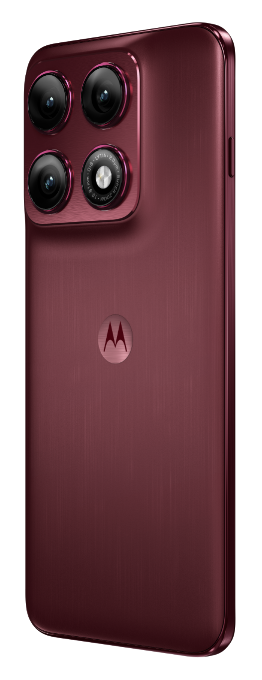 Tył bordowego smartfona z czterema aparatami i logo Motorola.