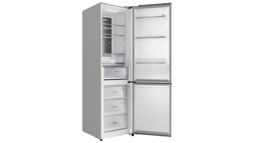 Un frigorífico blanco con la puerta abierta, luces interiores y varios compartimentos.