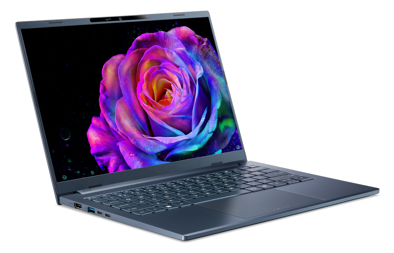 Niebieski laptop wyświetla żywą różę na ekranie na czarnym tle.