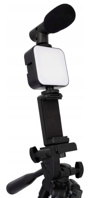 Czarny mini statyw z mikrofonem, światłem LED i uchwytem na telefon.