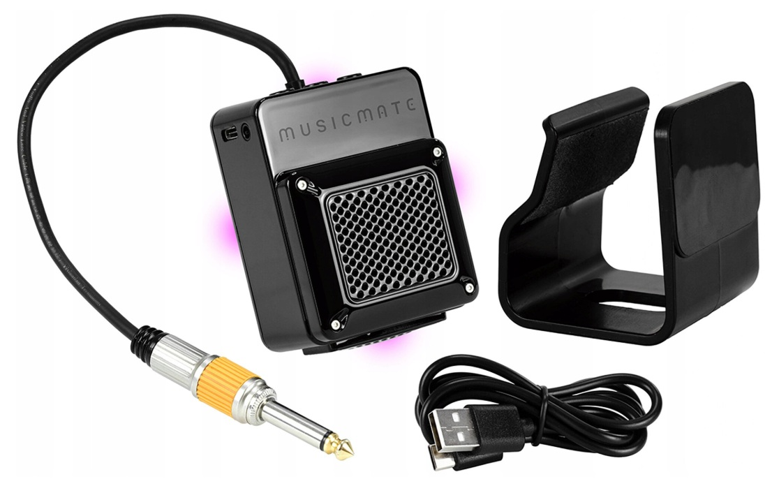 Czarny sprzęt audio MusicMate z kablami i uchwytem na białym tle.