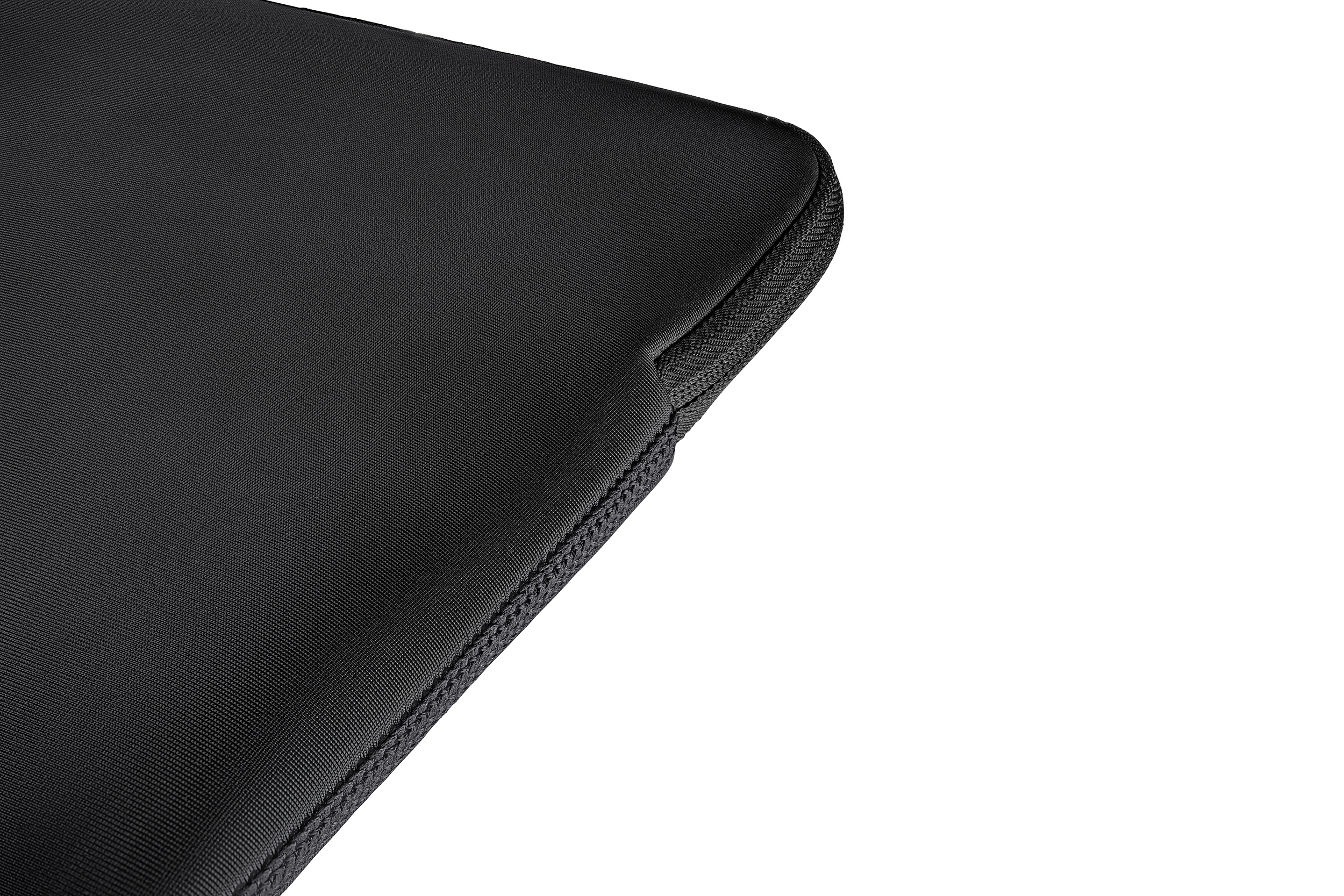 Schwarze Laptoptasche mit Reißverschluss, Nahaufnahme der Naht.