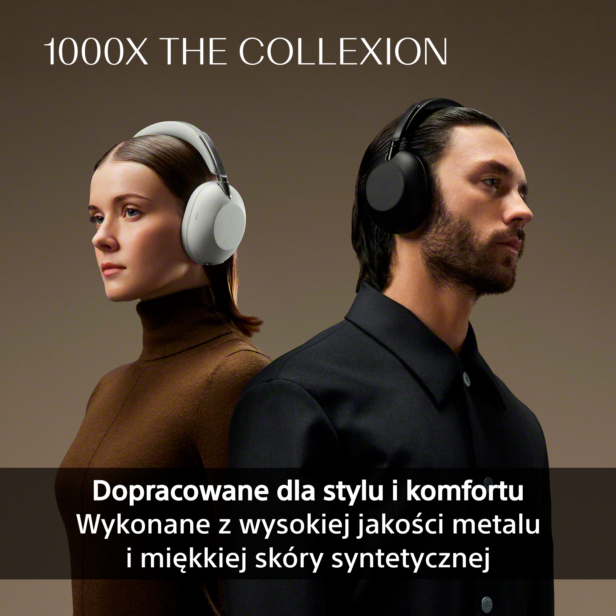 Mężczyzna i kobieta w słuchawkach. Mężczyzna w czarnym garniturze, kobieta w brązowym golfie.