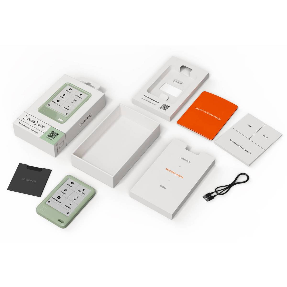 Ledger Nano Krypto-Wallet mit Zubehör, ausgepackt auf weißem Hintergrund.