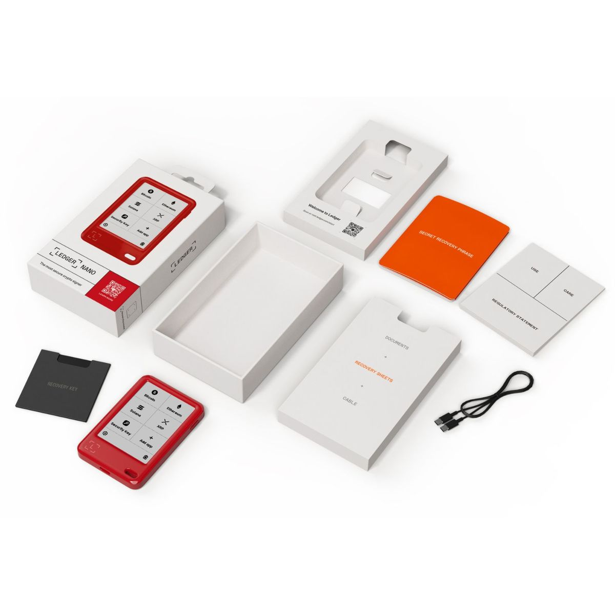 Ein rotes Ledger Nano Krypto-Wallet und Zubehör auf weißem Hintergrund.