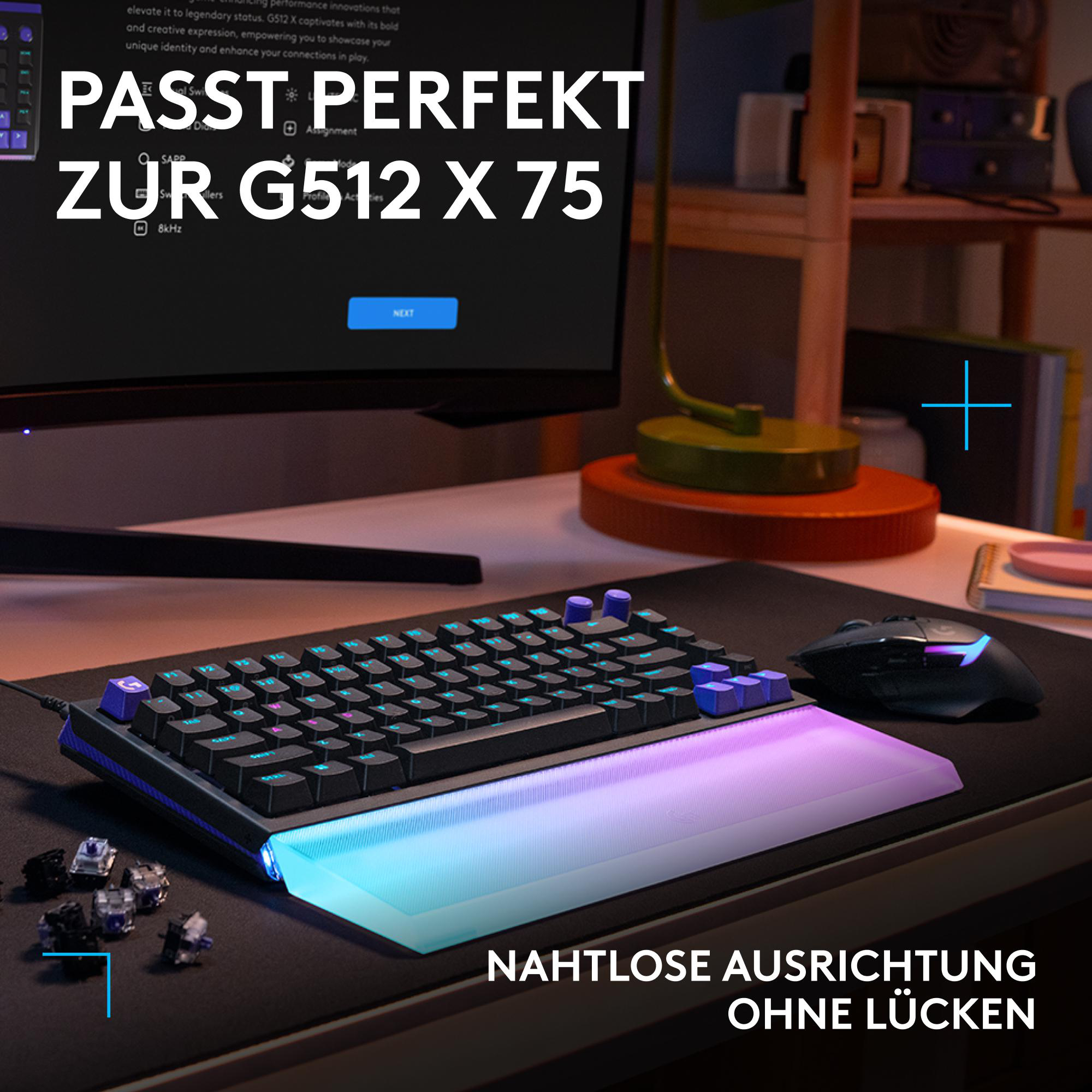 Gaming Tastatur und Maus mit RGB-Beleuchtung auf einem Schreibtisch.