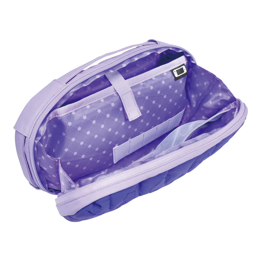 Una bolsa lavanda abierta con interior de estrellas y bolsillos de malla.